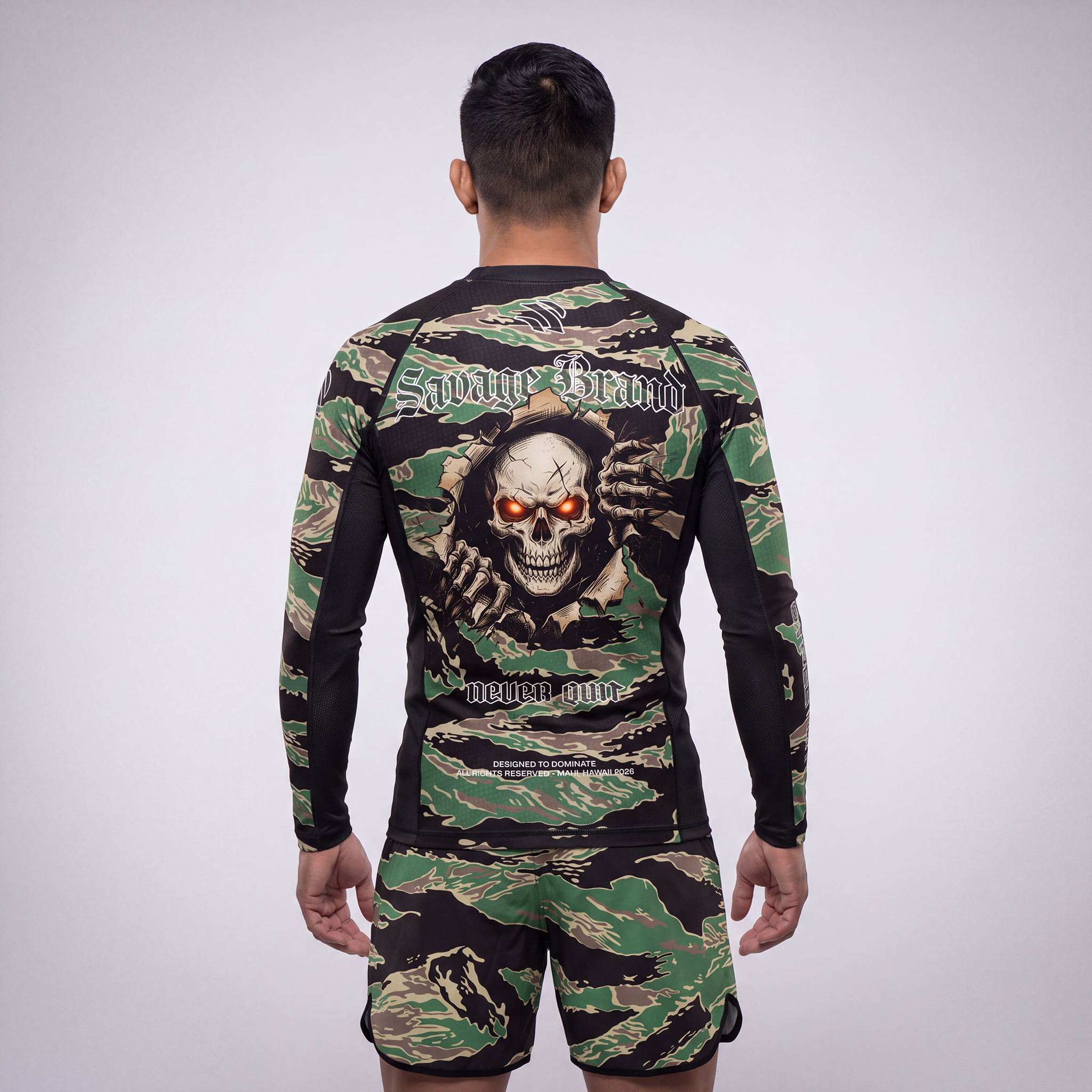 Runway_Gemini_3_Pro_Studio_product_close-up_mockup_photo_081126.png